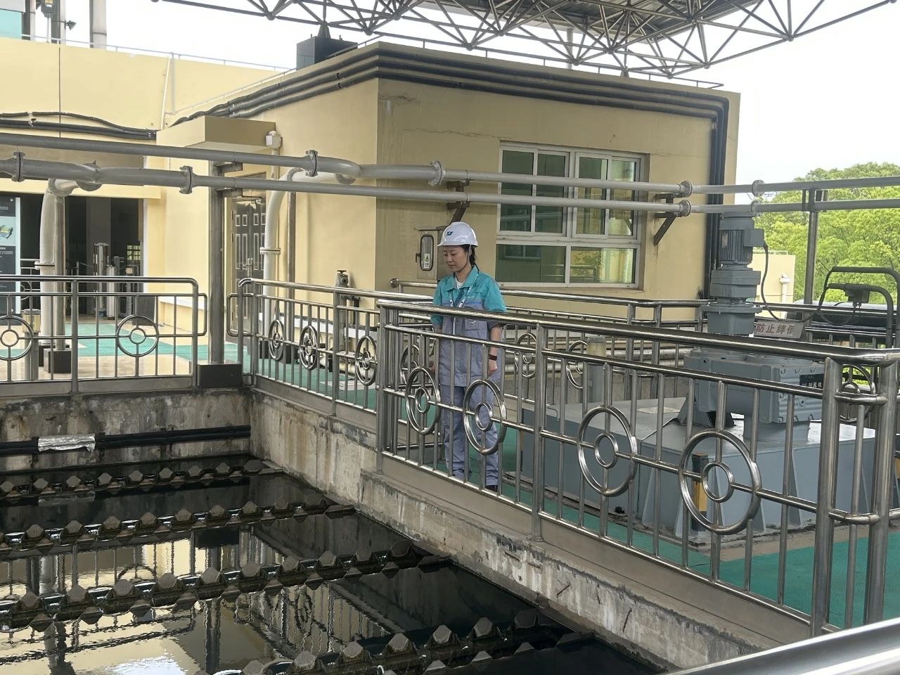 太阳成集团tyc151cc水务集团多措并举包管“五一”节日时代供排水清静稳固